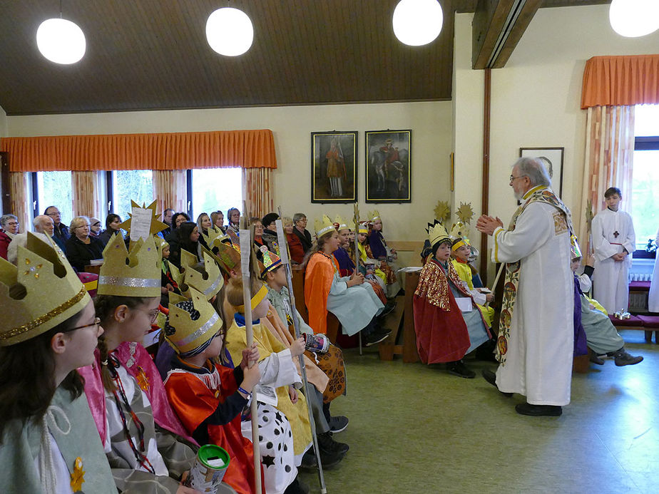 Dreikönigssingen der Sternsinger in Naumburg (Foto: Karl-Franz Thiede)